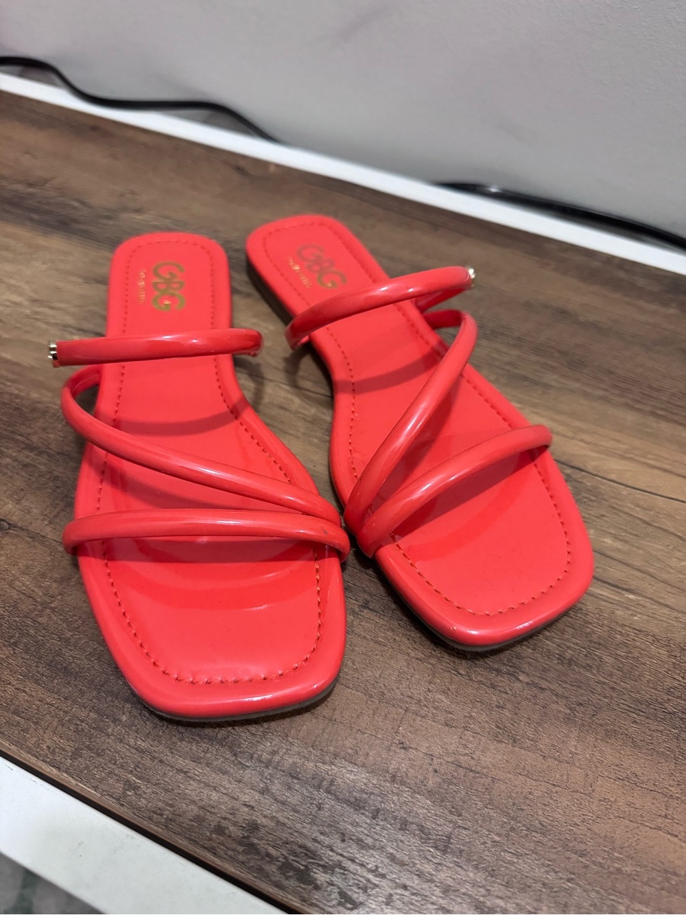 GBG Los Angeles Red Triple-Strap Slide Sandals